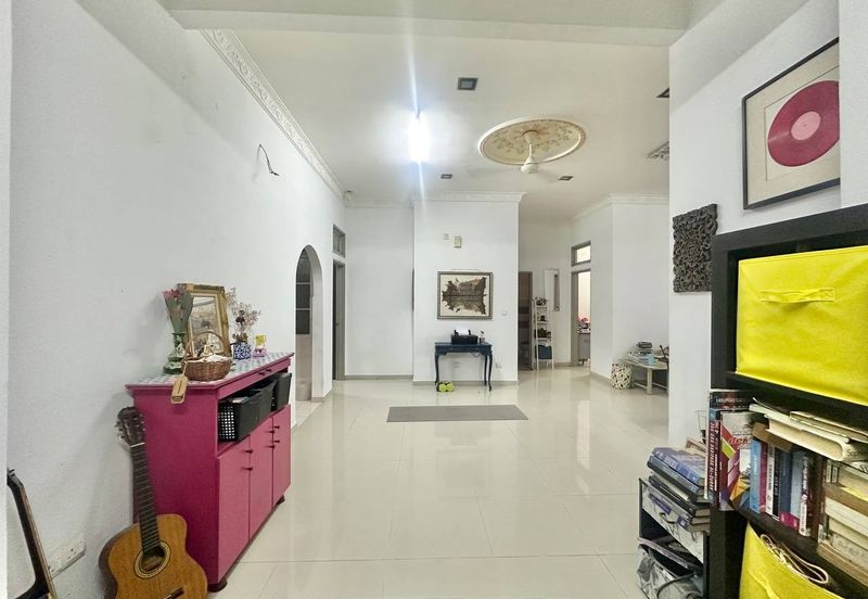 Jalan Timur @ Bandar Baru Enstek