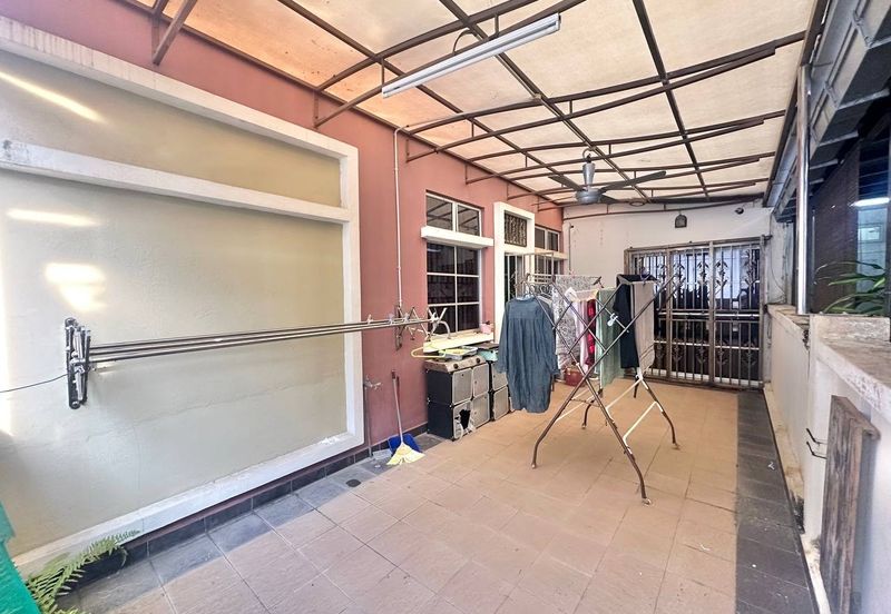 Jalan Timur @ Bandar Baru Enstek