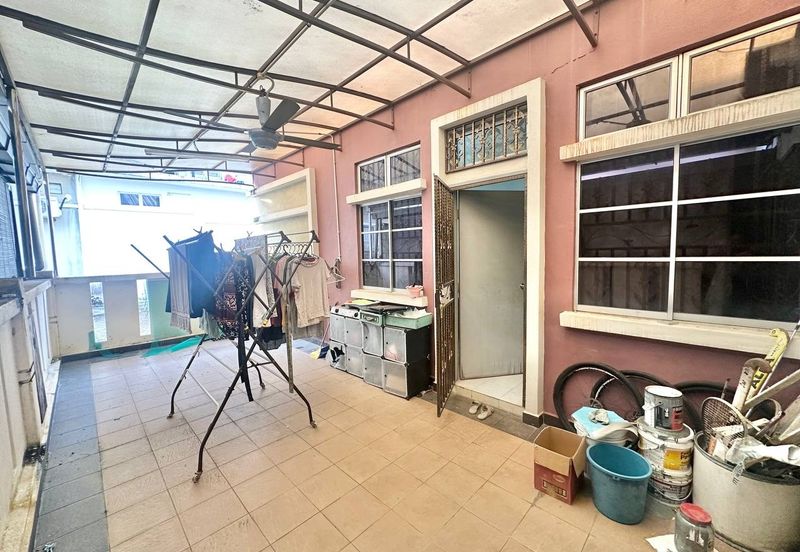 Jalan Timur @ Bandar Baru Enstek