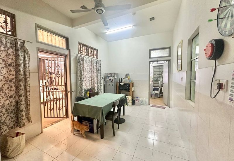 Jalan Timur @ Bandar Baru Enstek