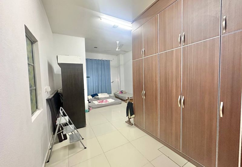 Jalan Timur @ Bandar Baru Enstek