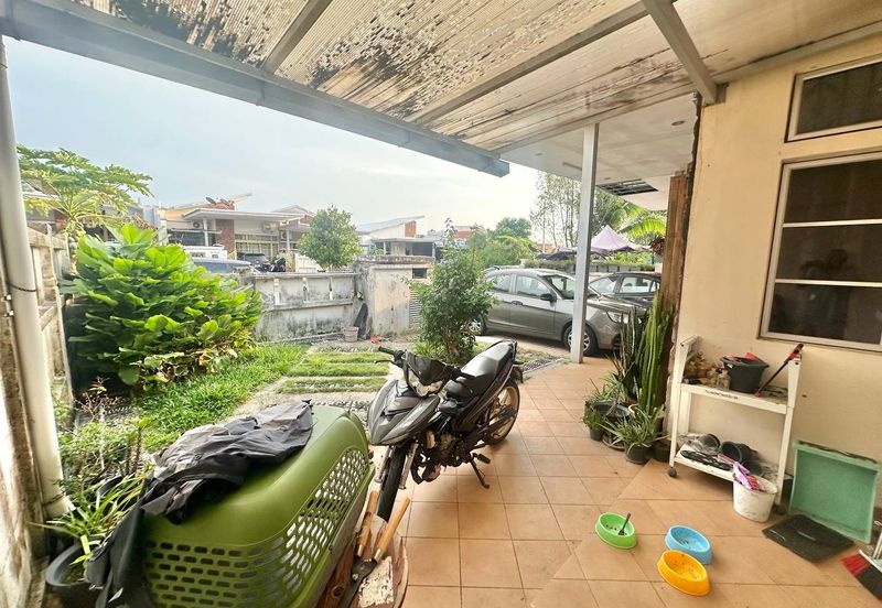 Jalan Timur @ Bandar Baru Enstek