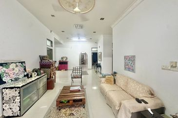 Jalan Timur @ Bandar Baru Enstek