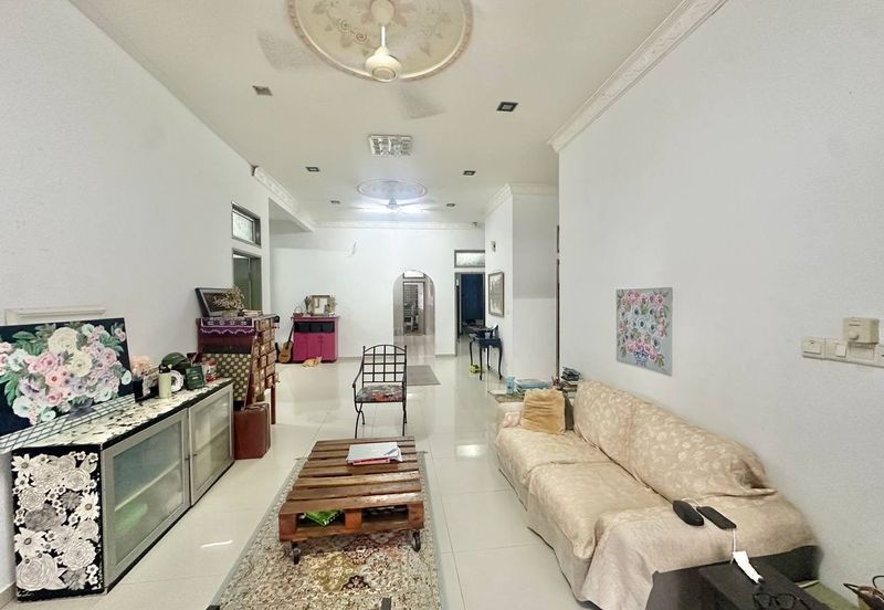 Jalan Timur @ Bandar Baru Enstek