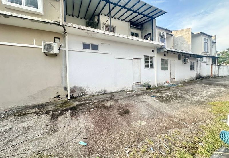 Jalan Timur @ Bandar Baru Enstek