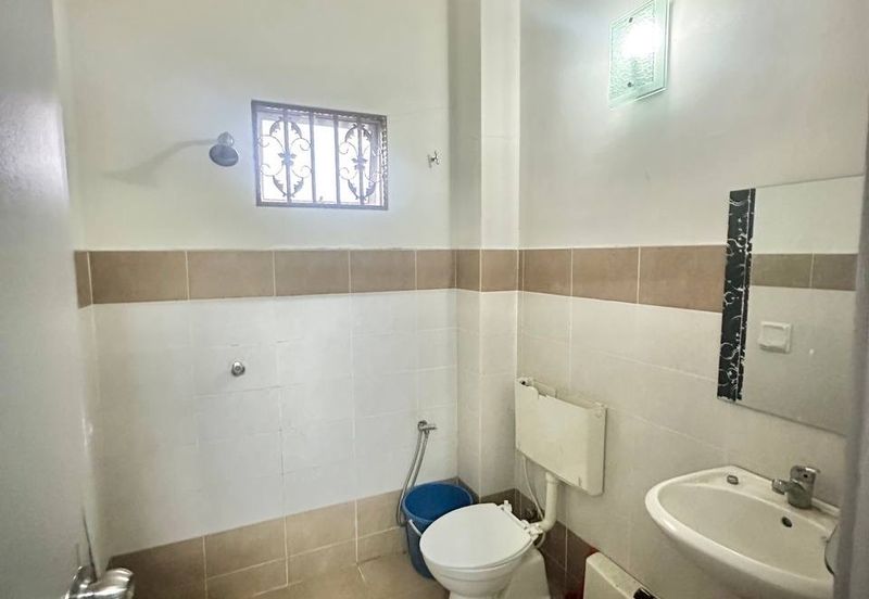 Jalan Timur @ Bandar Baru Enstek