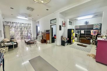 Jalan Timur @ Bandar Baru Enstek