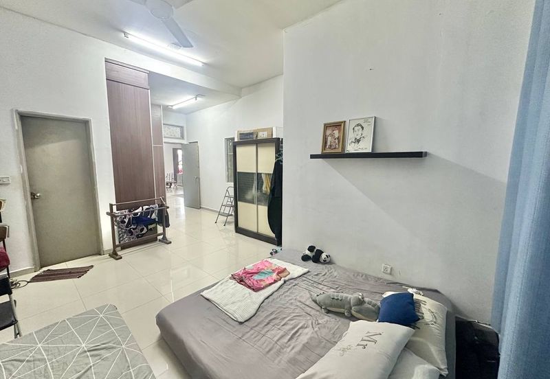 Jalan Timur @ Bandar Baru Enstek