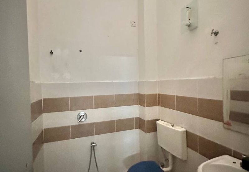 Jalan Timur @ Bandar Baru Enstek