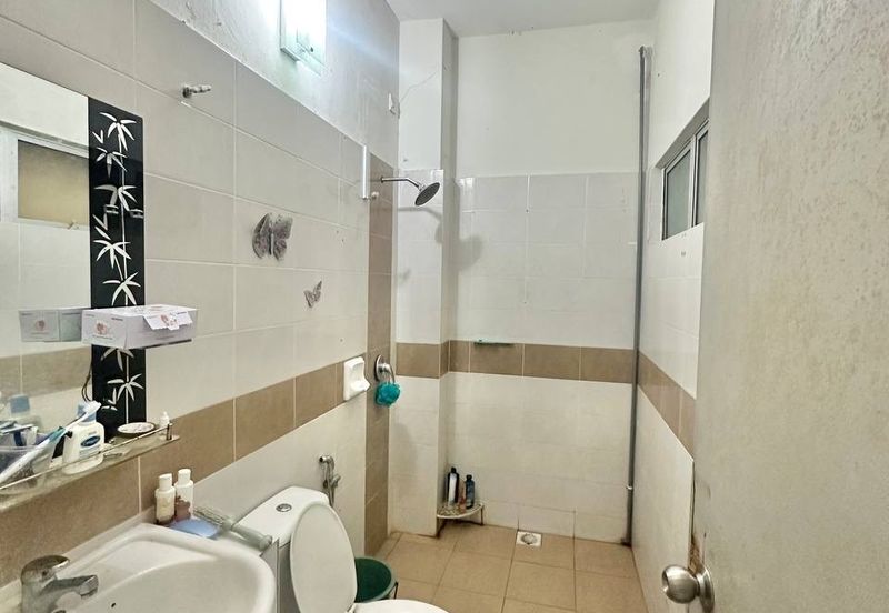 Jalan Timur @ Bandar Baru Enstek