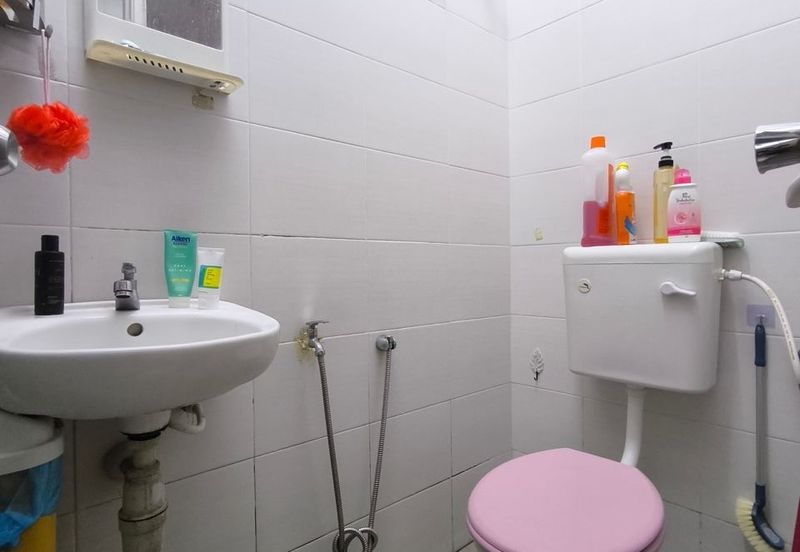 Dahlia Court Apartment