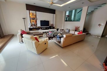 End-Lot, Fully-Renovated, Spacious Land, Built-Up, and Car Porch