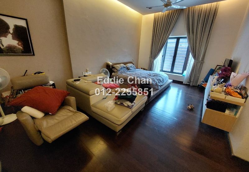 End-Lot, Fully-Renovated, Spacious Land, Built-Up, and Car Porch