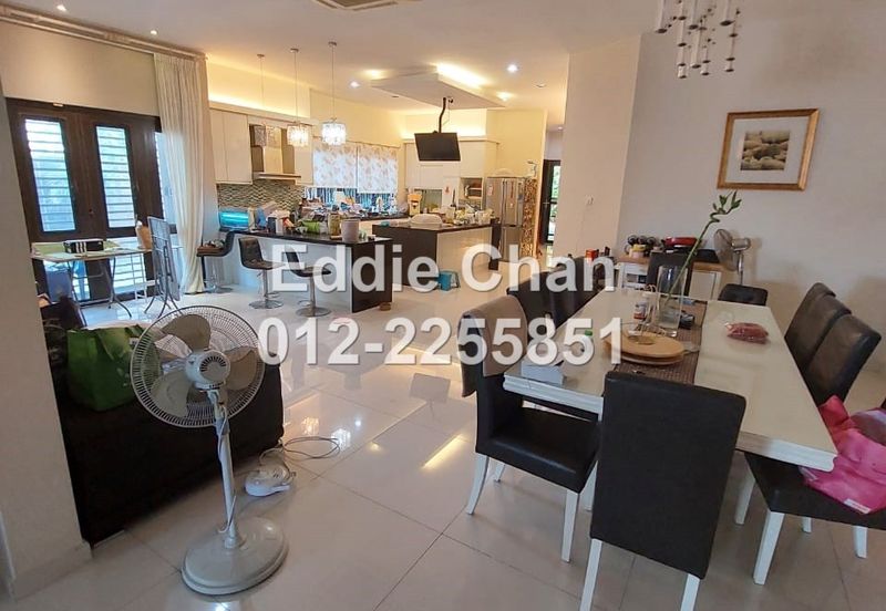 End-Lot, Fully-Renovated, Spacious Land, Built-Up, and Car Porch