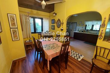 2-Storey Semi-D (End Lot) with Huge Extra Land, Well-Maintained House