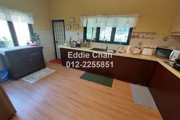 2-Storey Semi-D (End Lot) with Huge Extra Land, Well-Maintained House