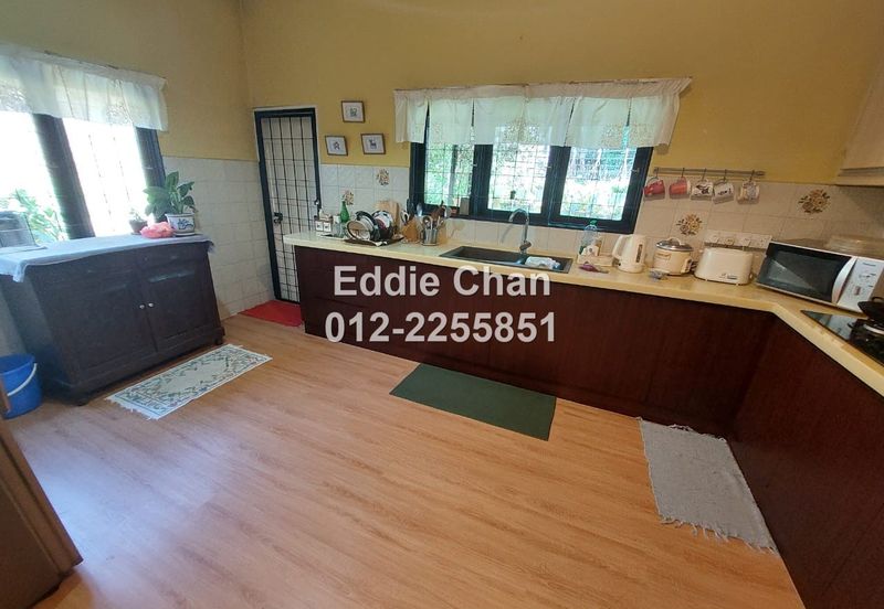 2-Storey Semi-D (End Lot) with Huge Extra Land, Well-Maintained House