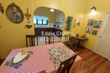 2-Storey Semi-D (End Lot) with Huge Extra Land, Well-Maintained House