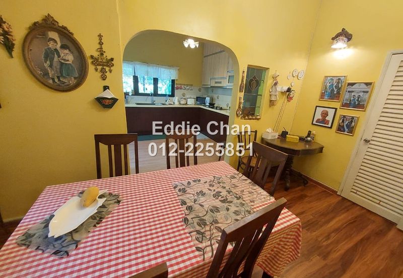 2-Storey Semi-D (End Lot) with Huge Extra Land, Well-Maintained House