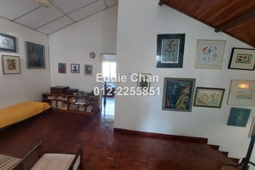 2-Storey Semi-D (End Lot) with Huge Extra Land, Well-Maintained House