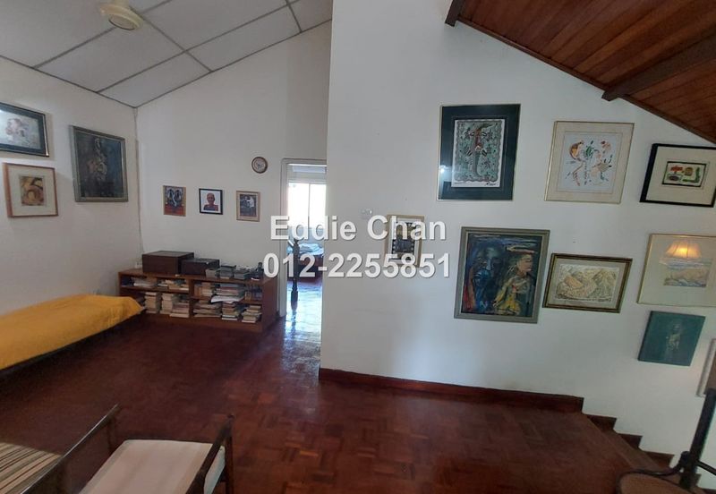 2-Storey Semi-D (End Lot) with Huge Extra Land, Well-Maintained House