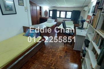 2-Storey Semi-D (End Lot) with Huge Extra Land, Well-Maintained House