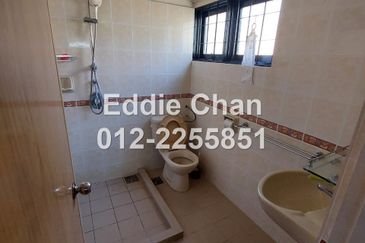 2-Storey Semi-D (End Lot) with Huge Extra Land, Well-Maintained House