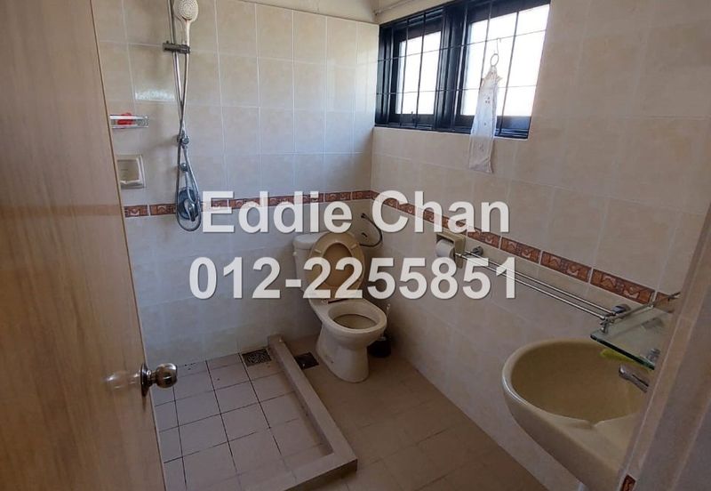 2-Storey Semi-D (End Lot) with Huge Extra Land, Well-Maintained House