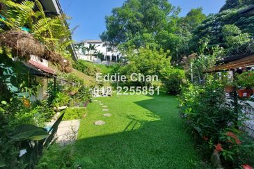 2-Storey Semi-D (End Lot) with Huge Extra Land, Well-Maintained House