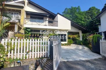 2-Storey Semi-D (End Lot) with Huge Extra Land, Well-Maintained House