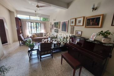 2-Storey Semi-D (End Lot) with Huge Extra Land, Well-Maintained House