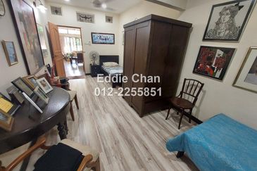 2-Storey Semi-D (End Lot) with Huge Extra Land, Well-Maintained House