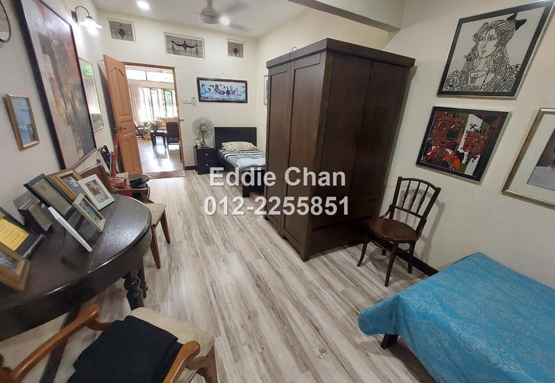 2-Storey Semi-D (End Lot) with Huge Extra Land, Well-Maintained House