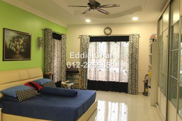 2 adjoining lots of Bungalow, Fully Renovated, Well-Maintained, Ready Move-in Condition