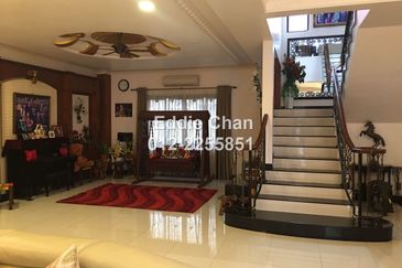 2 adjoining lots of Bungalow, Fully Renovated, Well-Maintained, Ready Move-in Condition