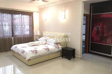 2 adjoining lots of Bungalow, Fully Renovated, Well-Maintained, Ready Move-in Condition