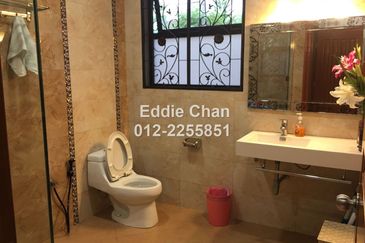 2 adjoining lots of Bungalow, Fully Renovated, Well-Maintained, Ready Move-in Condition