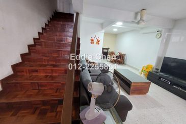 Well-Maintained, Freehold, Fully-Renovated, Ready Move-in, 2-Storey