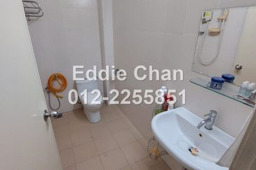 Well-Maintained, Freehold, Fully-Renovated, Ready Move-in, 2-Storey