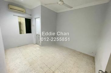 Changed wiring 2 years ago, Auto-Gate, Kitchen Extended, Freehold