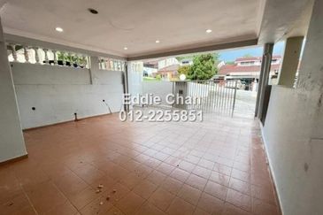 Changed wiring 2 years ago, Auto-Gate, Kitchen Extended, Freehold