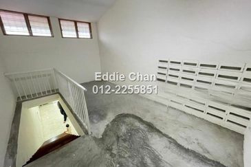 Changed wiring 2 years ago, Auto-Gate, Kitchen Extended, Freehold