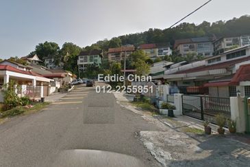 Changed wiring 2 years ago, Auto-Gate, Kitchen Extended, Freehold