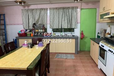 2-Storey Renovated, Freehold, Well-Maintained, Nice Location, Guarded