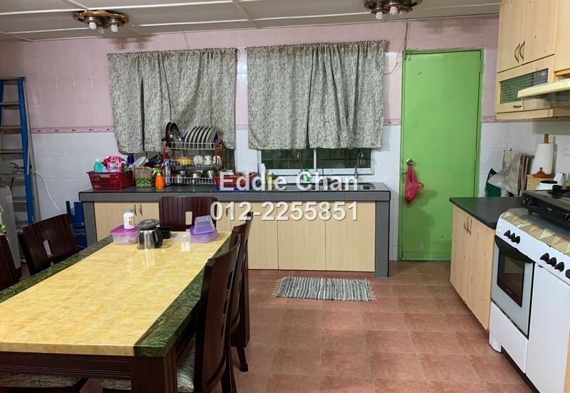 2-Storey Renovated, Freehold, Well-Maintained, Nice Location, Guarded