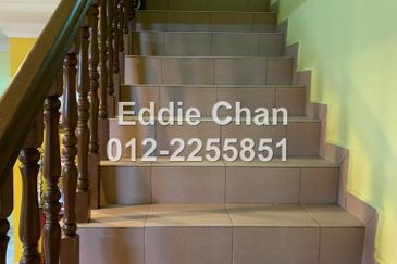 2-Storey Renovated, Freehold, Well-Maintained, Nice Location, Guarded