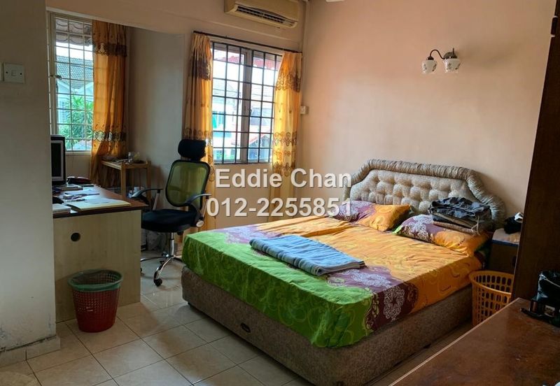 2-Storey Renovated, Freehold, Well-Maintained, Nice Location, Guarded