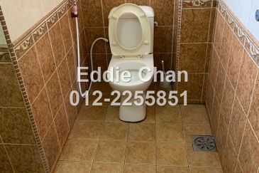 2-Storey Renovated, Freehold, Well-Maintained, Nice Location, Guarded