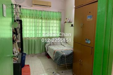 2-Storey Renovated, Freehold, Well-Maintained, Nice Location, Guarded