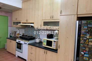 2-Storey Renovated, Freehold, Well-Maintained, Nice Location, Guarded